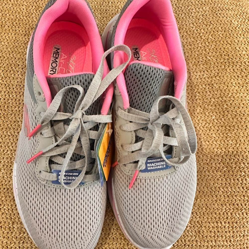 Skechers Sport Women's Women's Fresh Charm Sneaker Machine Washable Size 7